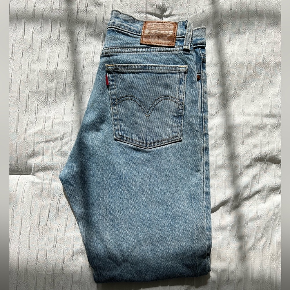 Levi’s Wedgie Fit Ankle Jeans